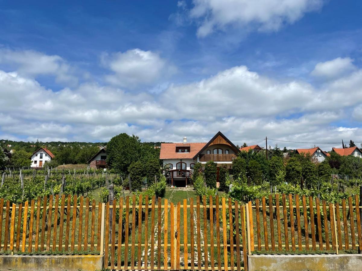 Fuege Vendeghaz Villa Lovas Exterior photo